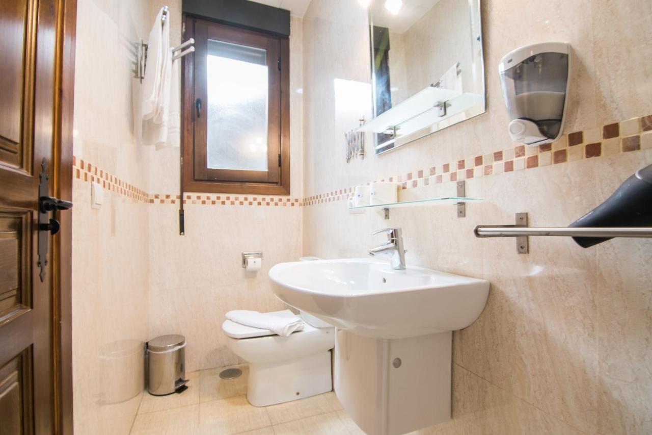 Tuguest Plaza De Gracia Apartment Granada Bagian luar foto